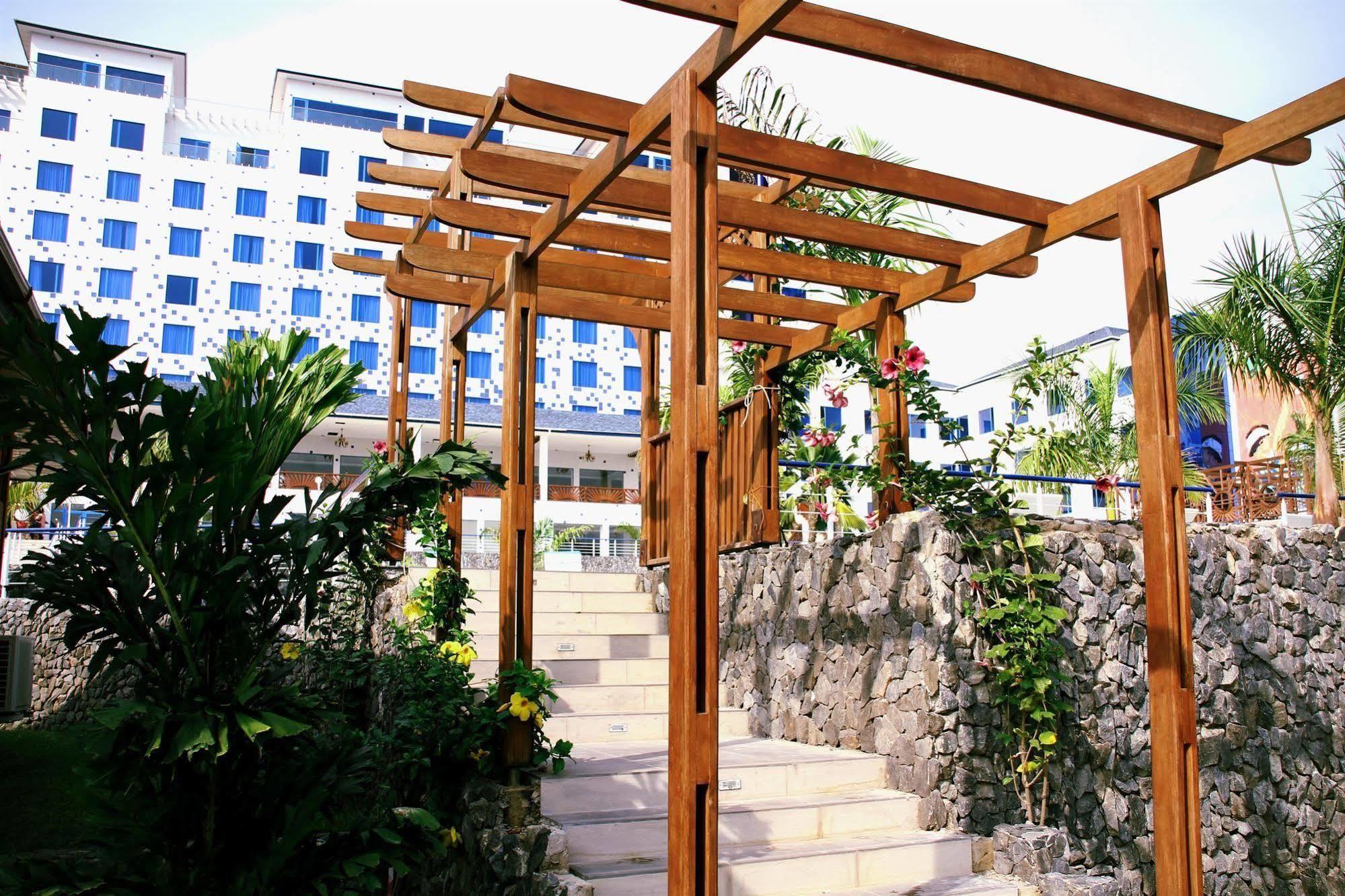 Best Western Plus Serene Atlantic Hotel Sekondi-Takoradi Ngoại thất bức ảnh
